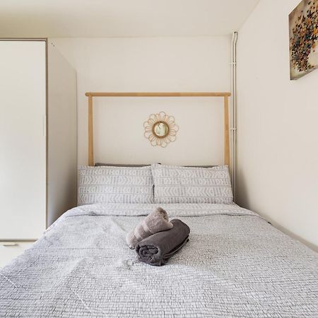 1Bd Apartment Near Olympic Park, East Лондон Екстериор снимка
